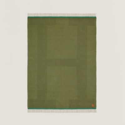 ホームテキスタイル：プレード、クッション、カシミヤ | Hermès